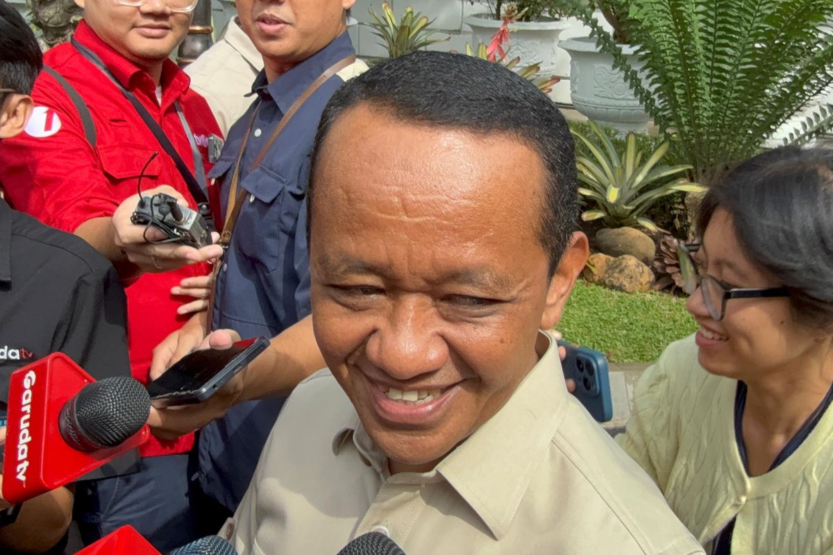 Bahlil Ingin Ketemu Pembuat Lagu 'MBG Mas Bahlil Ganteng'  Baca artikel CNN Indonesia "Bahlil Ingin Ketemu Pembuat Lagu 'MBG Mas Bahlil Ganteng'"